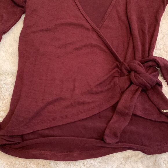 Abercrombie & Fitch burgundy tie sweater.  Size XS. - Picture 4 of 5